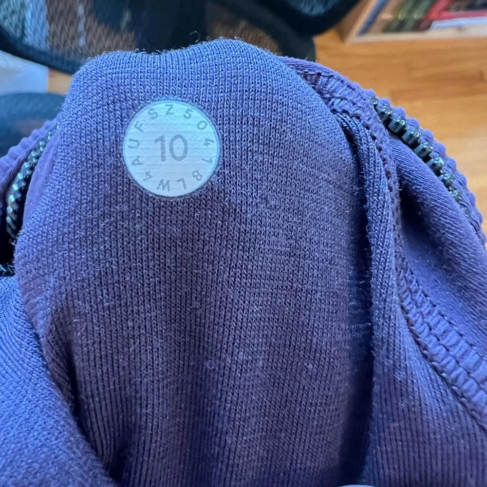 Lululemon Movement To Movement Jacket
Cyber Purple - Picture 9 of 9